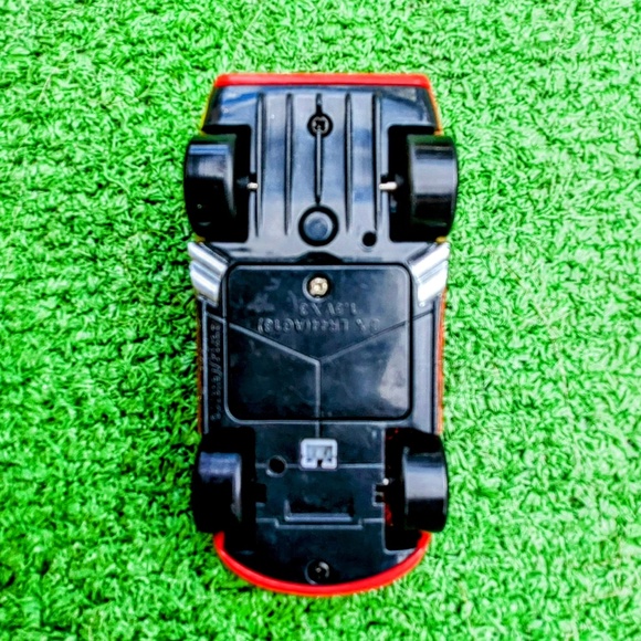 Disney Pixar Cars Lighting Mcqueen Battery Operated LR44 Button Toy Car EUC - Picture 6 of 7